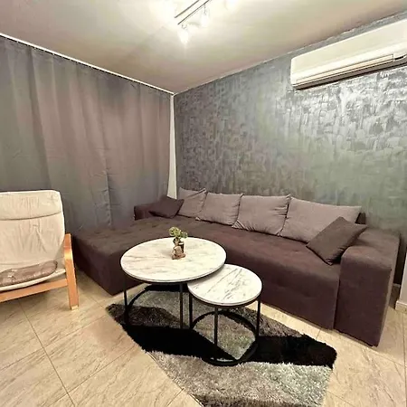 Apartment By The Sea *